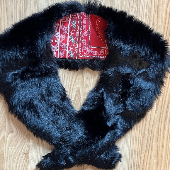 Desigual faux fur collar for coat, jacket, or cardigan. NWOT, in black. - Picture 5 of 11